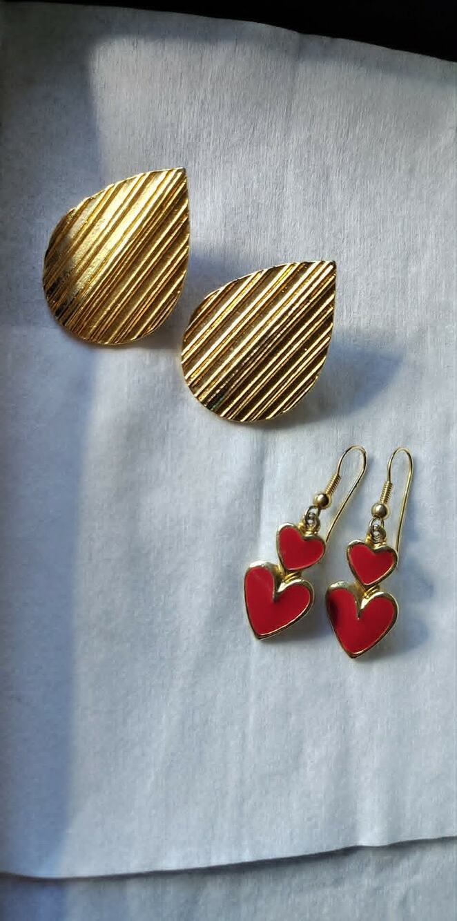 2pr pierced earrings, vintage 90s teardrop & enameled double hearts dangle